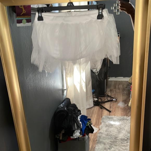 White crop top cute for a birthday fit - Picture 3 of 3